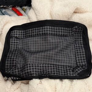 Lesportsac medium packing cube with gingham pattern